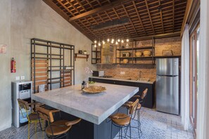 Family Villa, 4 Bedrooms | In-room dining - Casa ola Villa (Canggu)