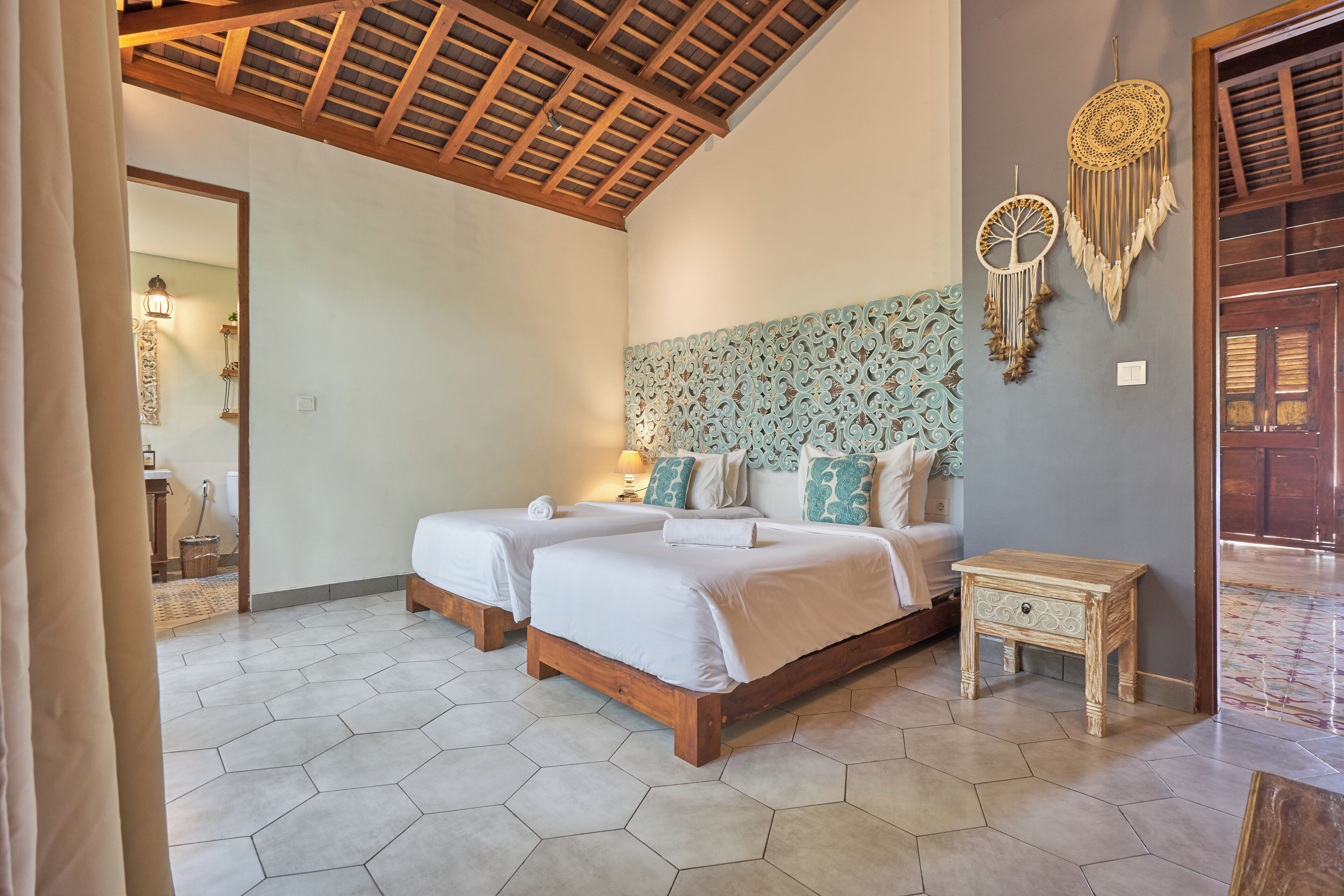 Vila família, 6 quartos, ao lado da praia | 6 quartos, cofres nos quartos, individualmente decorados