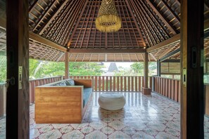 Vila família, 6 quartos, ao lado da praia | Terraço/pátio