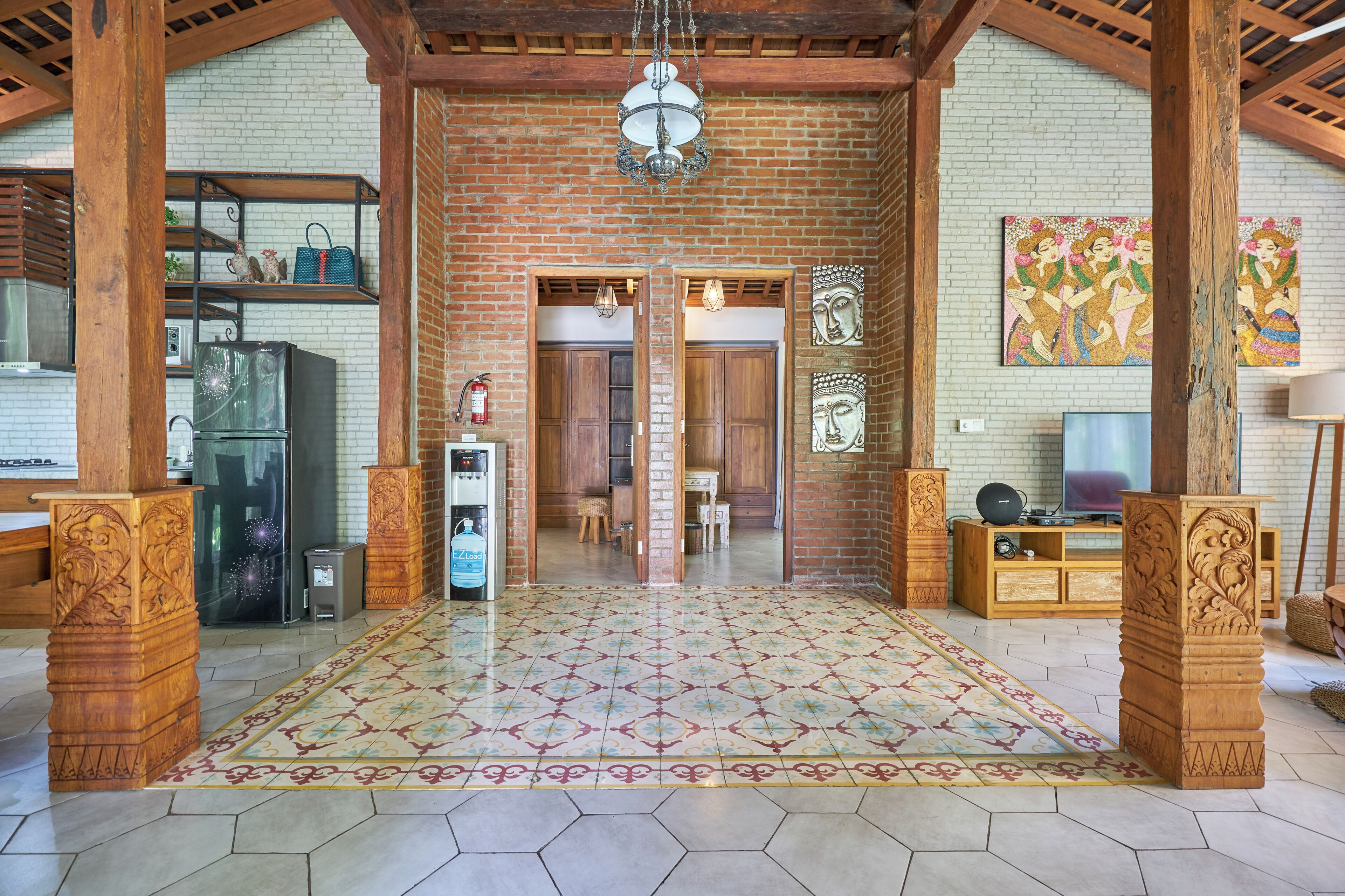 Villa familiar, 6 habitaciones, junto a la playa | Zona de estar | Una televisión de pantalla plana