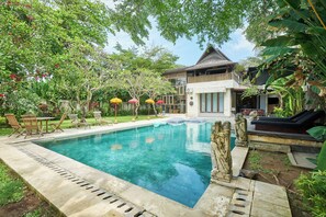 Kolam renang outdoor