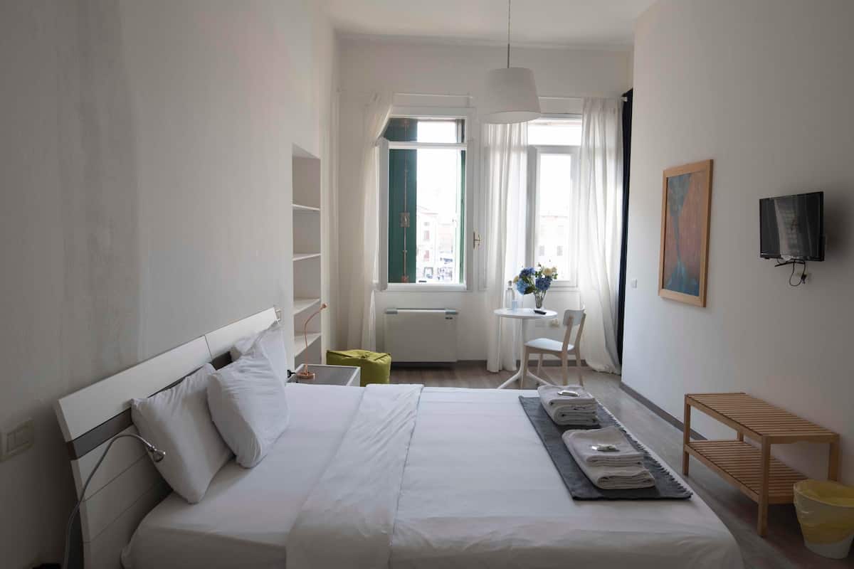 WiFi (free), bed sheets