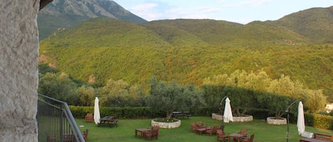 Habitación triple, vistas al jardín | Jardín