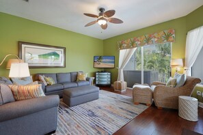 Living area - Sunkissed 3 Bedroom Townhouse by RedAwning (Holmes Beach)