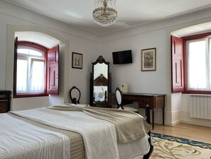 Bureau, fer et planche à repasser, Wi-Fi gratuit, draps fournis