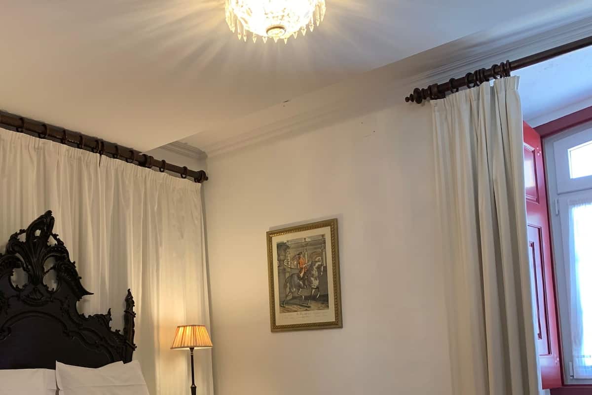 Executive Suite | Desk, iron/ironing board (on request), WiFi (free), bed sheets