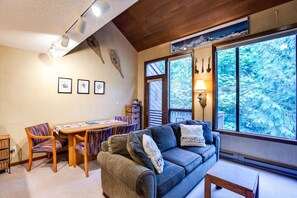 Condo, 2 Bedrooms | Living area