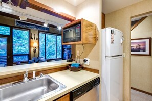 Condo, 2 Bedrooms | Private kitchen