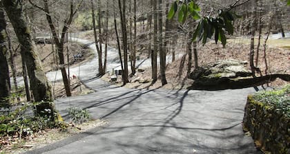 Sugar Mountain Drive 1866 6 Bedroom Home by RedAwning