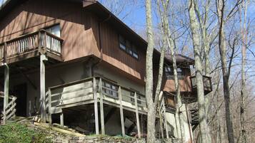 House, 6 Bedrooms | Exterior