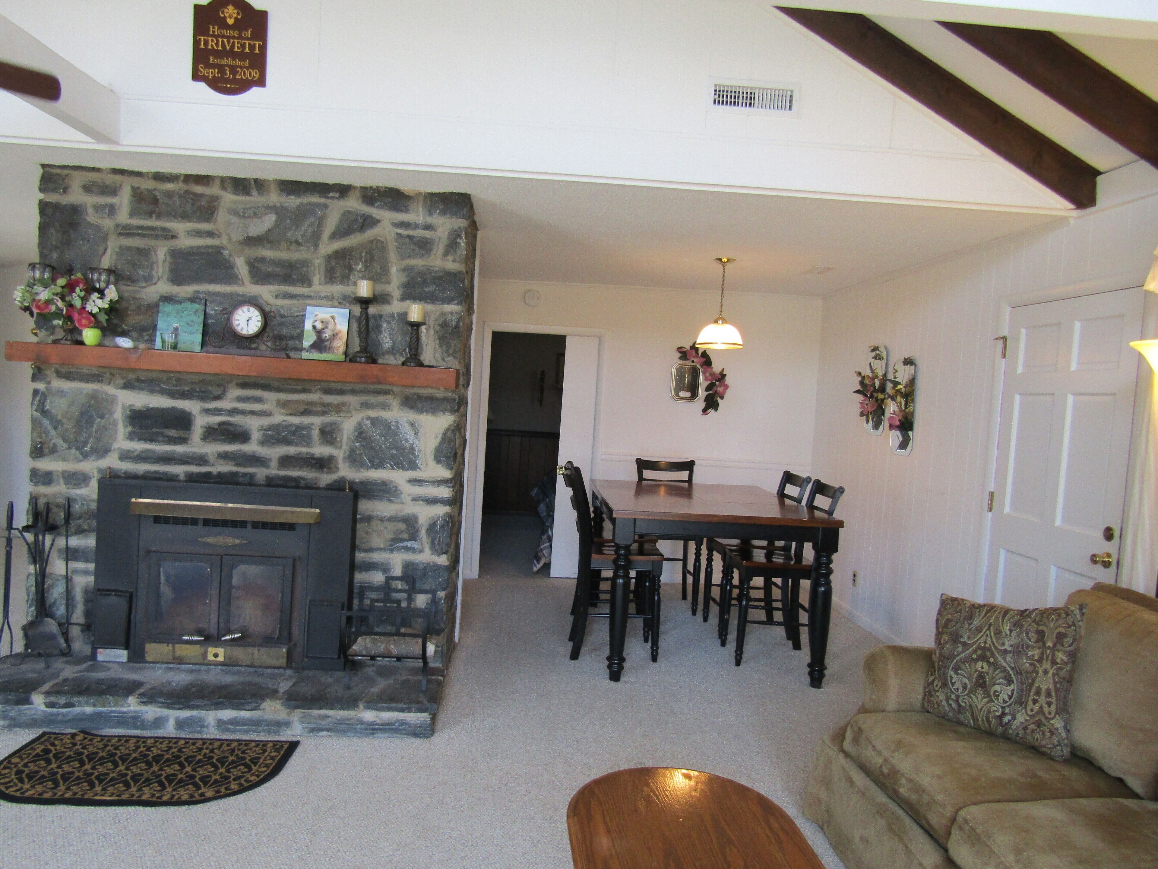 House, 6 Bedrooms | Living area