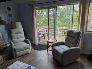 公寓客房, 3 間臥室 | 起居區 | 智慧型電視