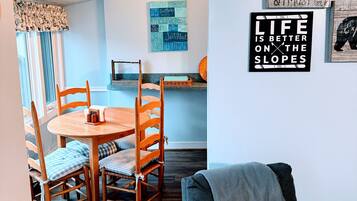 Condo, 3 Bedrooms | Interior