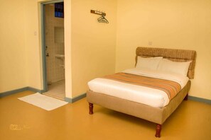 Desk, free WiFi, bed sheets - Sunglam Hotel (Machakos)