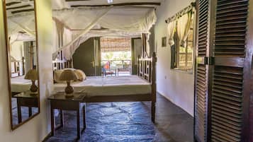 Habitación Confort doble, 1 cama de matrimonio | Cortinas opacas y ropa de cama