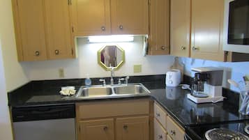 Kondominium, 1 kamar tidur | Dapur pribadi | Lemari es, microwave, oven, dan mesin pencuci piring