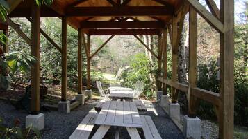 Condo, 2 Bedrooms | Property grounds