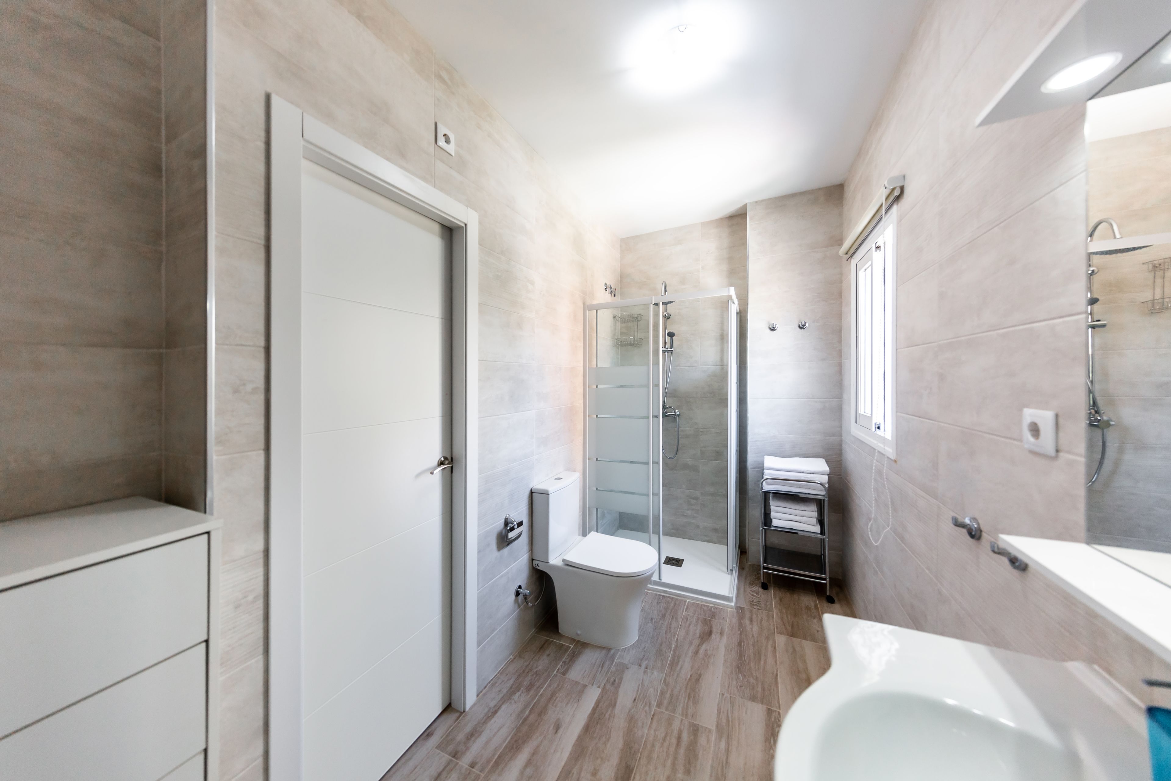 penthouse, sea view | bathroom | hair dryer, towels