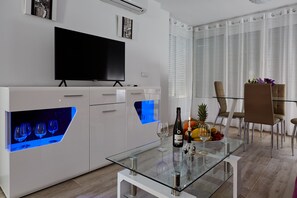 Superior Apartment | 2 bedrooms, desk, laptop workspace, blackout drapes