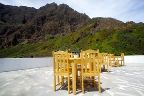 Petit déjeuner et dîner servis sur place, spécialités Cuisine africaine