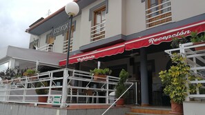 Property entrance - Las Glorias (Torre de Santa María)