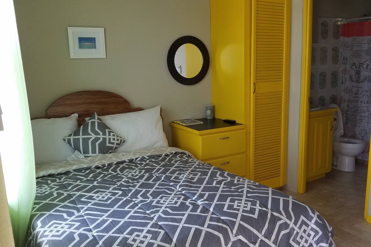 Classic Studio, 1 Double Bed, Non Smoking | Private kitchen | Full-sized fridge, microwave, oven, cookware/dishes/utensils