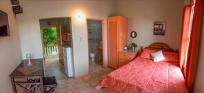 1 bedroom, premium bedding, memory foam beds, individually decorated - Rosa Guesthouse (Hillsborough)