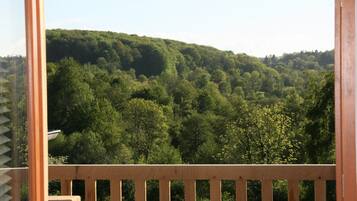 Chambre Double Confort | Literie de qualité supérieure, minibar, décoration personnalisée