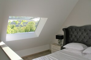 Dupleks Eksklusif, 1 Tempat Tidur Queen dengan tempat tidur Sofa | Seprai premium, minibar, dan didekorasi berbeda-beda