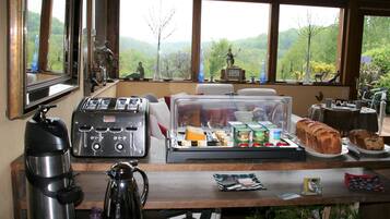 Free daily continental breakfast