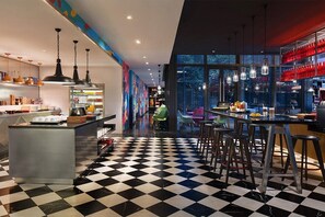 Der serveres morgenmad og vegetarretter