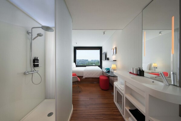 Premium bedding, in-room safe, desk, laptop workspace