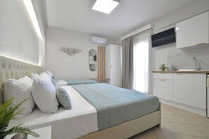 Individually decorated, individually furnished, blackout curtains - Irida Apartments (Dio-Olympos)