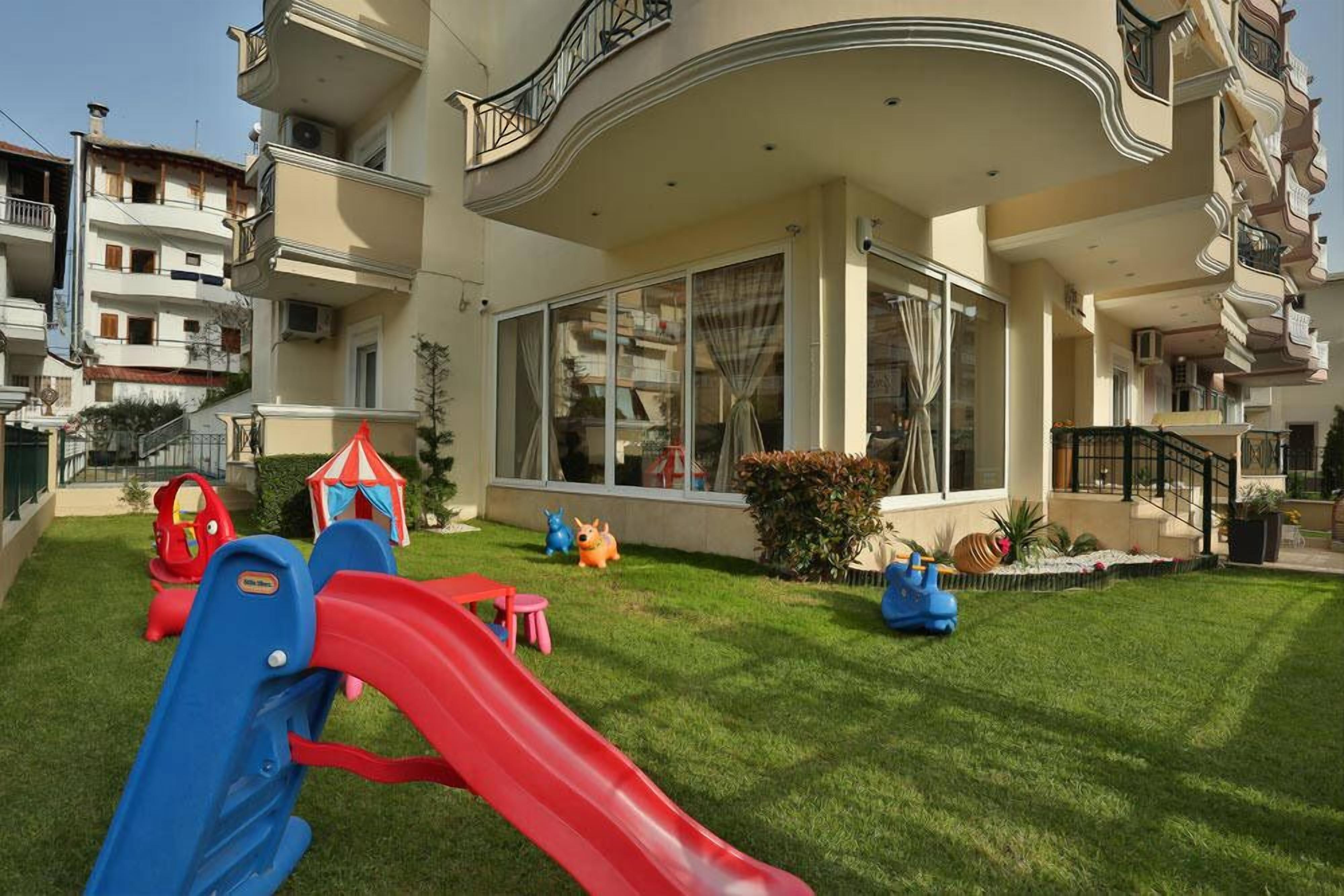 Área de juegos infantiles al aire libre