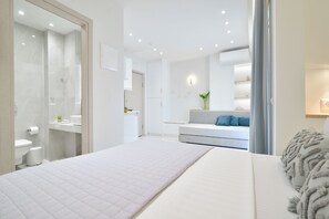 Luxury Triple Room | Individually decorated, individually furnished, blackout drapes - Irida Apartments (Dio-Olympos)
