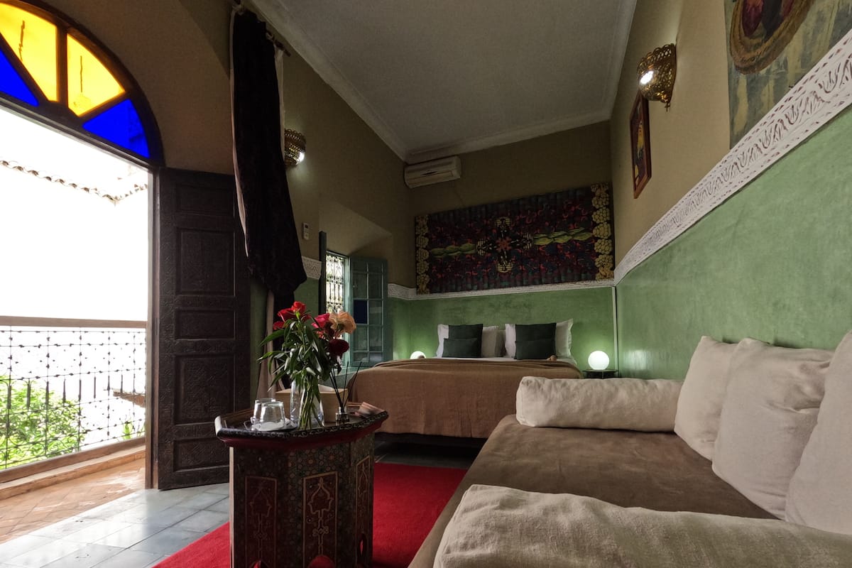 Comfort dubbelrum - flera sängar - utsikt mot innergården - mezzanine | Individuell inredning, unika möbler och strykjärn/strykbräda