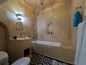 Double Room | Bathroom | Free toiletries, hair dryer, towels - Riad Maizie (Marrakech)