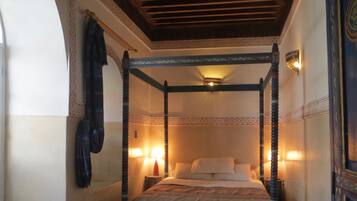 Habitación doble Deluxe | Decoración personalizada y muebles diferentes