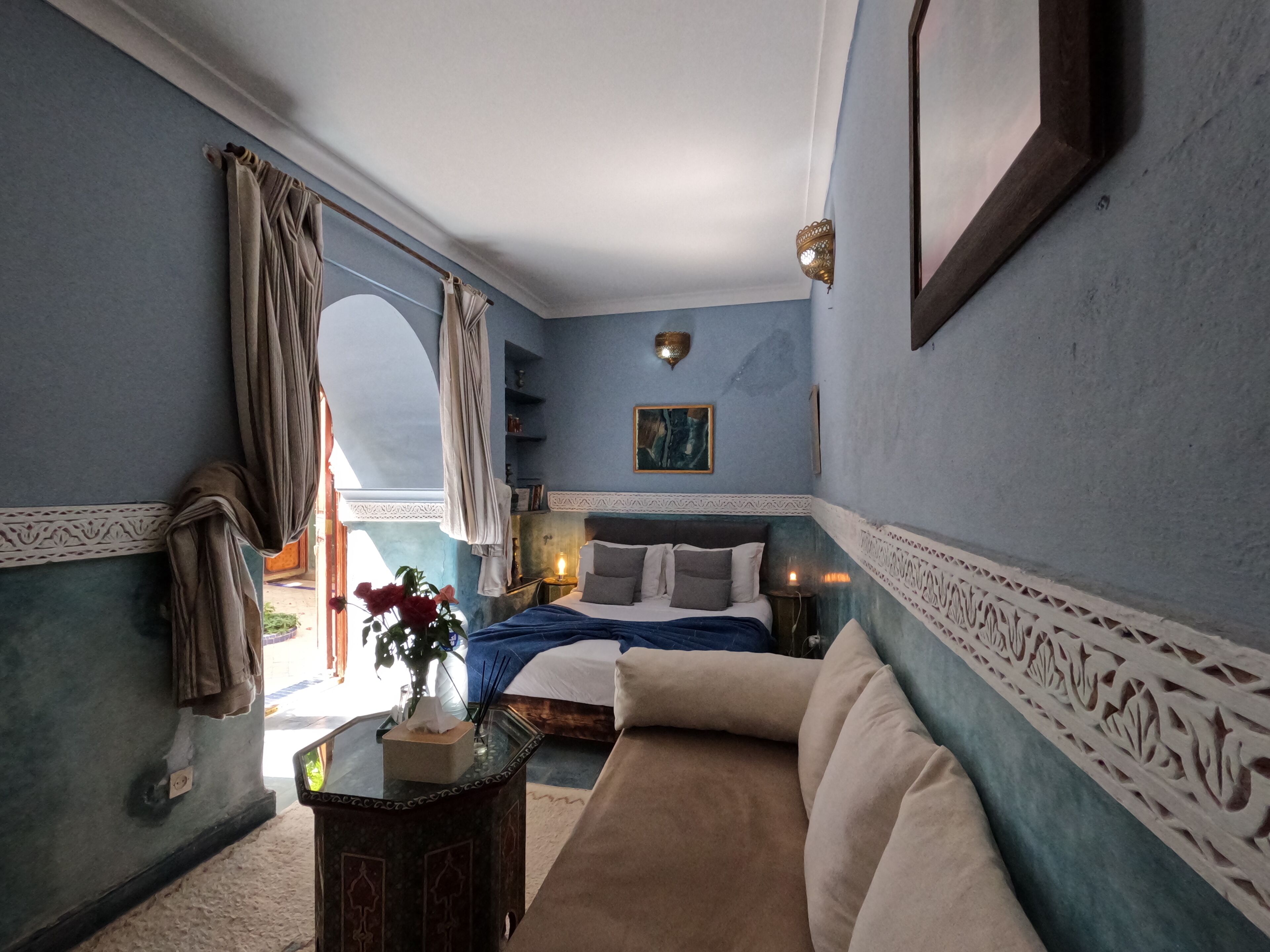 Kahden hengen huone | Yksilöllisesti sisustettu, yksilöllisesti kalustettu