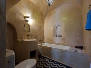 Double Room | Bathroom | Free toiletries, hair dryer, towels - Riad Maizie (Marrakech)
