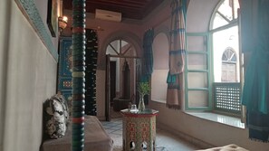 Deluxe Double Room | Individually decorated, individually furnished, iron/ironing board - Riad Maizie (Marrakech)