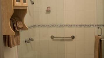 Business Apartment, 2 Bedrooms | Bathroom | Shower, free toiletries, towels