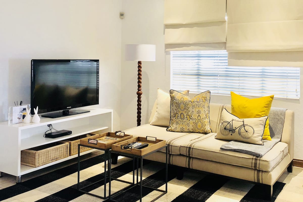 Studiosuite | Wohnbereich | Flachbildfernseher