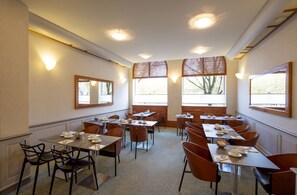 Se ofrece un desayuno bufé (20 EUR por persona)