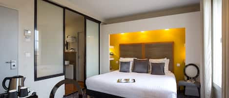 Superior Double Room | Minibar, in-room safe, desk, blackout drapes