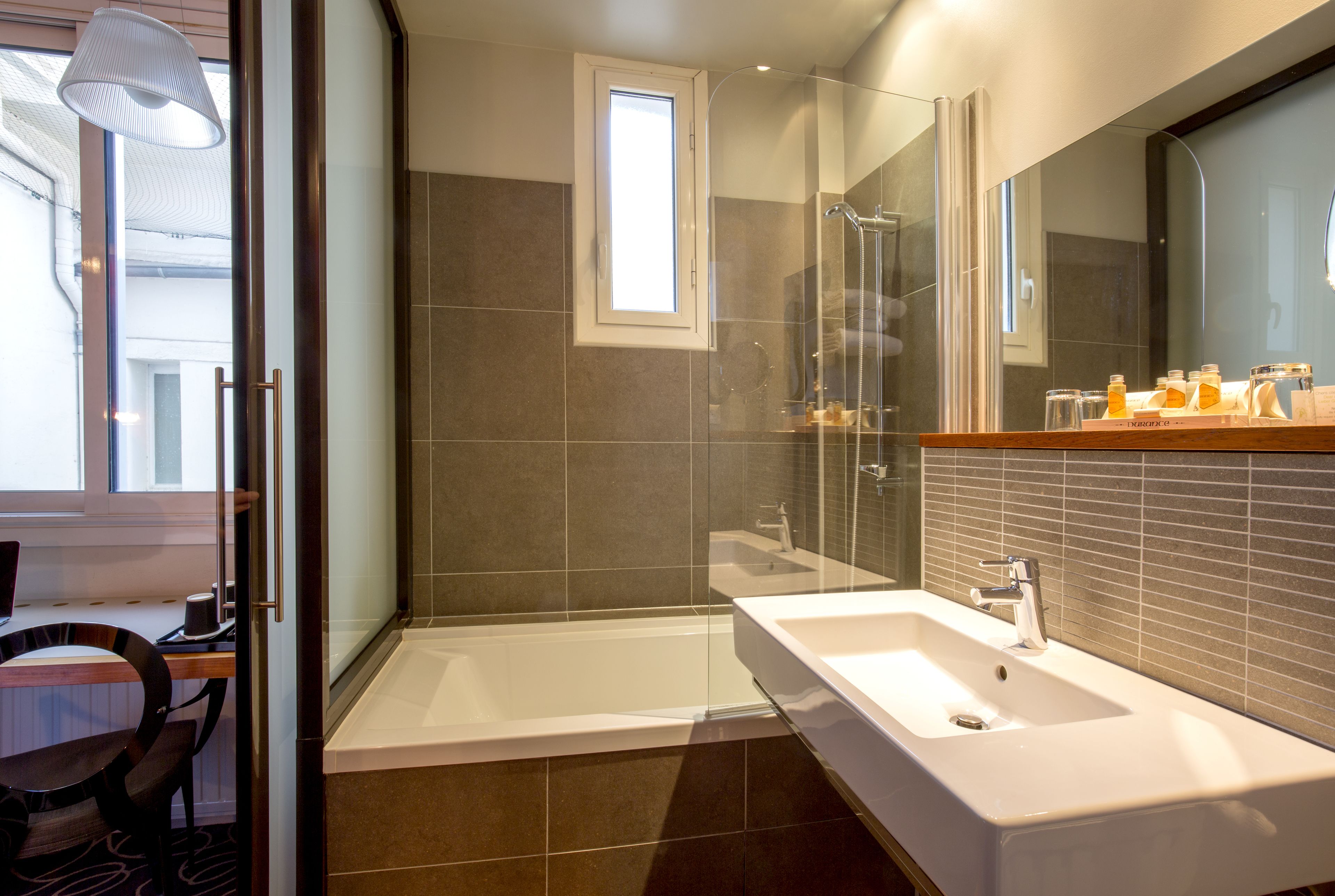 superior single room, courtyard view | bathroom | free toiletries, hair dryer, bathrobes, towels