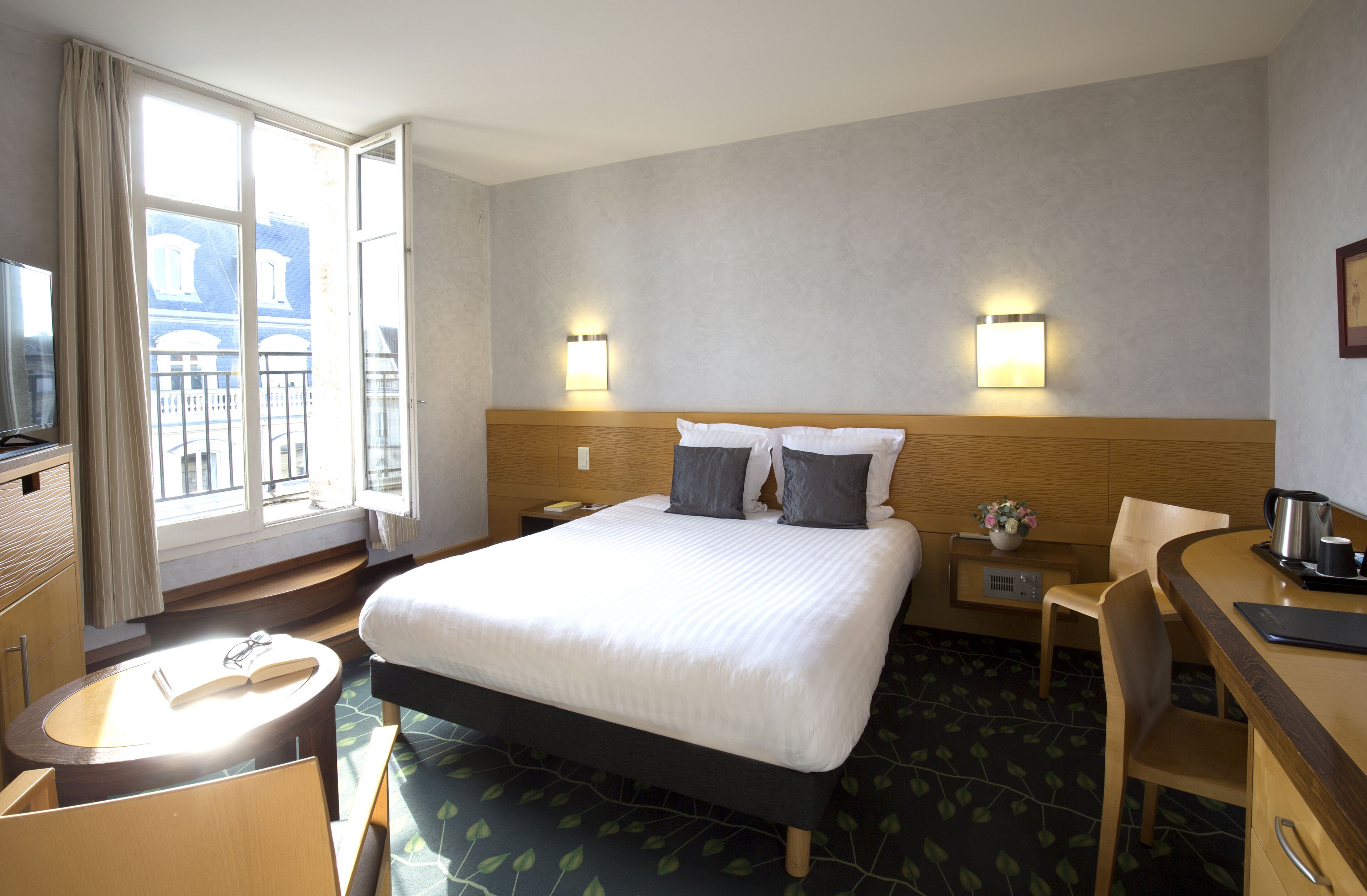 minibar, in-room safe, desk, blackout curtains