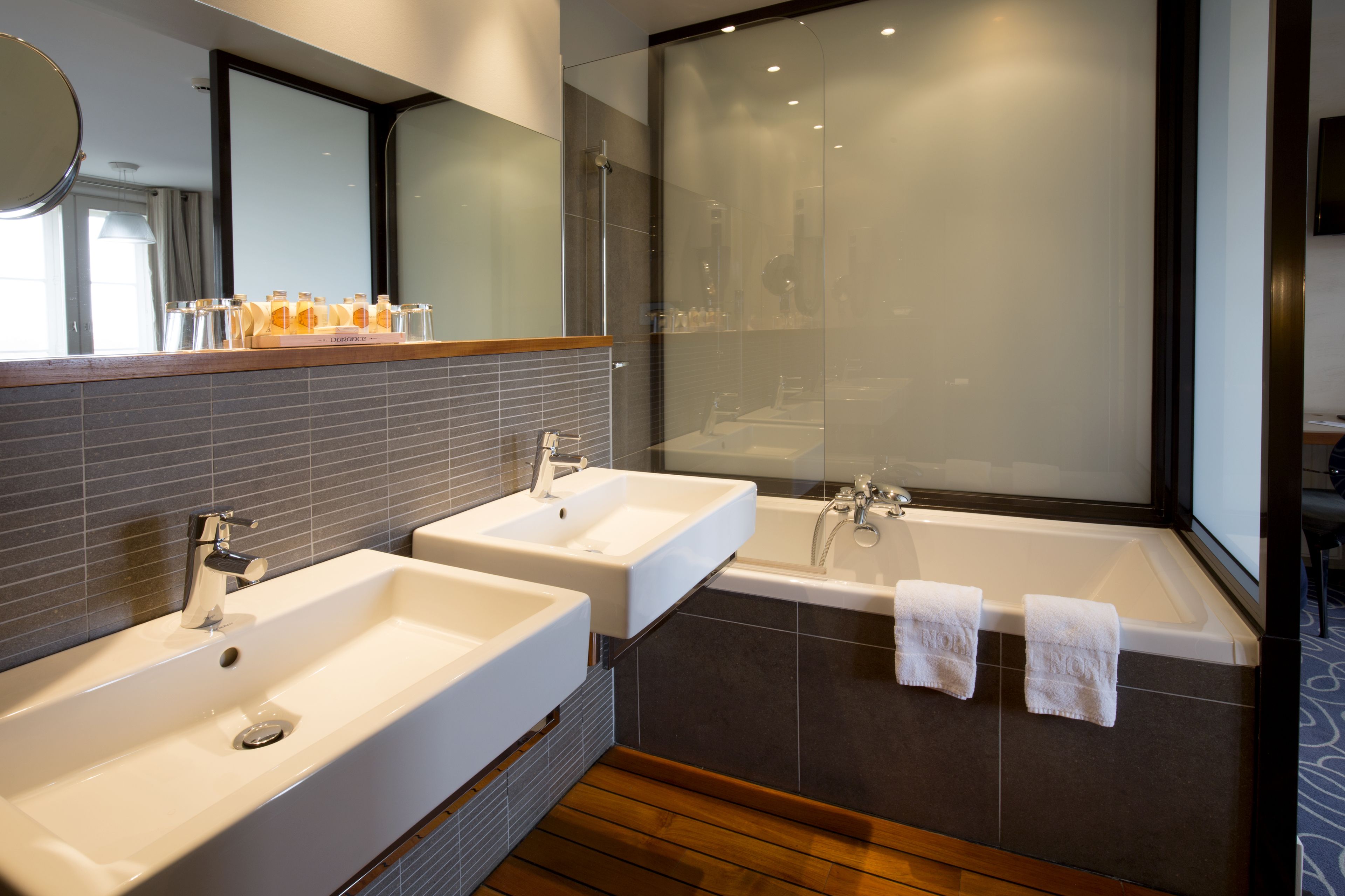 superior double room | bathroom | free toiletries, hair dryer, bathrobes, towels