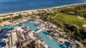 4 outdoor pools, a heated pool, free cabanas, pool umbrellas