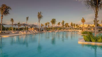 4 Außenpools, beheizter Pool, Cabañas (kostenlos), Sonnenschirme